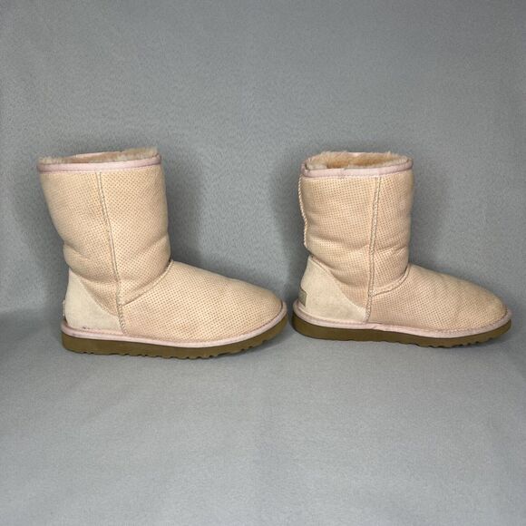 Womens UGG Boots Light Pink Tan Classic Short Perforated Suede Wool Boho Sz 6 - Picture 8 of 16